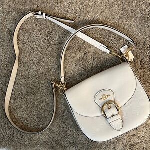 NWOT Coach pebbled leather Crossbody Bag with Adjustable Strap and Flap Closure